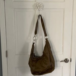 Flat bottom hobo bag